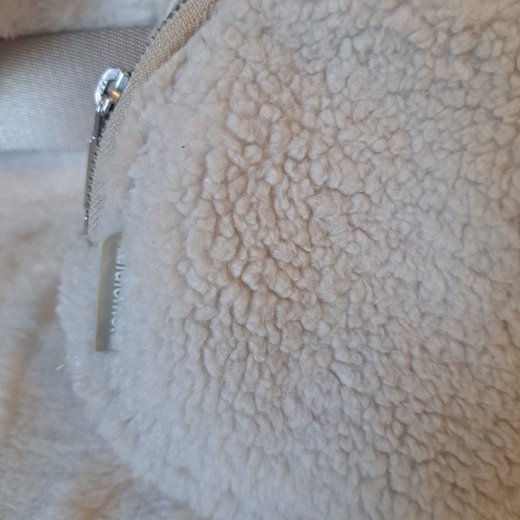 Lululemon Everywhere Belt Bag Sherpa Fleece Natural Ivory Trench Excellent UC! - Picture 8 of 16